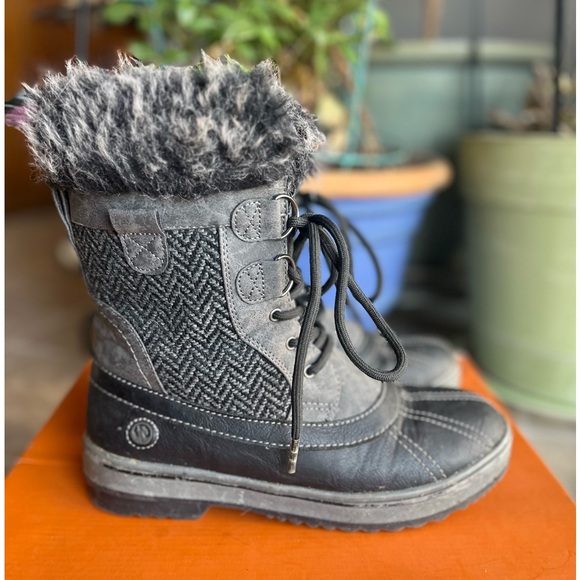 North side women’s winter faux fur lined boots size 8. Comes with box. VGUC - Picture 7 of 12